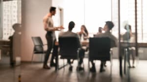Comment conduire une réunion commerciale efficace avec votre équipe en seulement 20 minutes ?